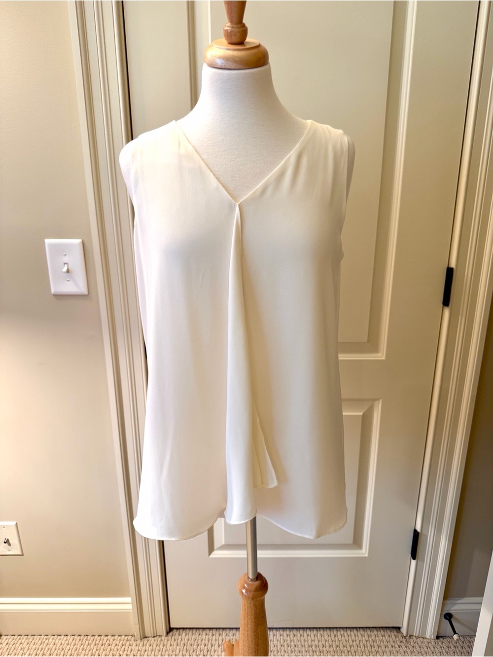 CHICO’S Sleeveless V-Neck Cream Blouse